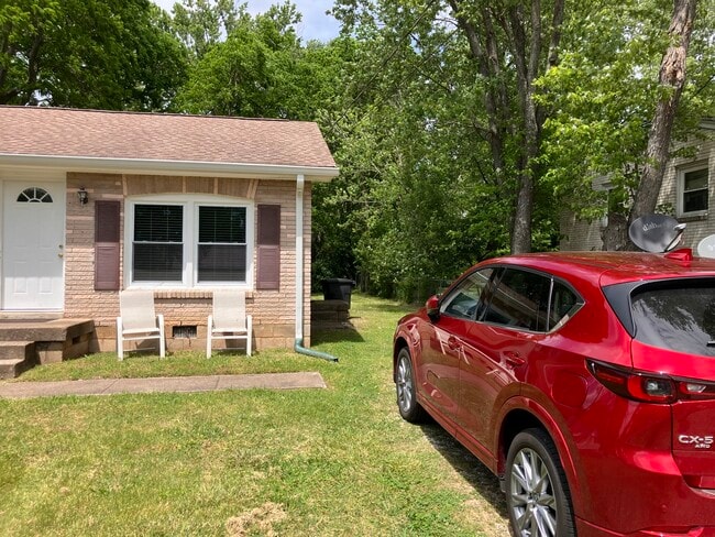 Building Photo - 212 Cedar Dr