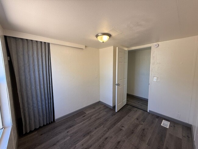 Building Photo - 3 Bedroom 2 Bathroom Mobile Home