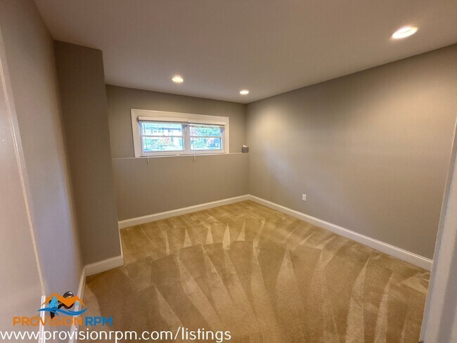 Building Photo - 625 Edwards Rd