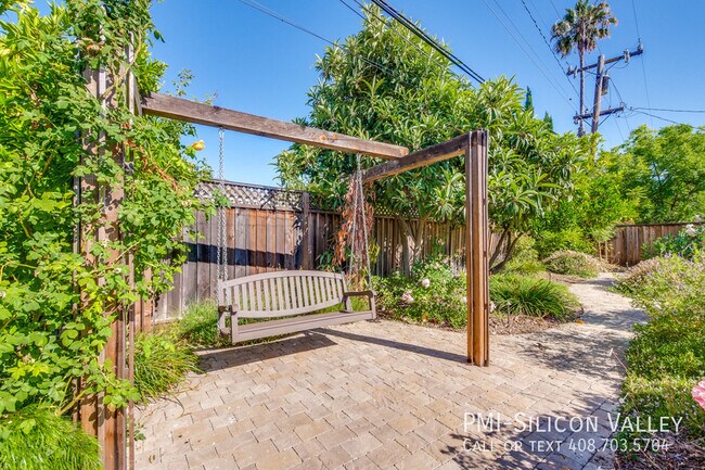 Building Photo - Amazing Cupertino Home!