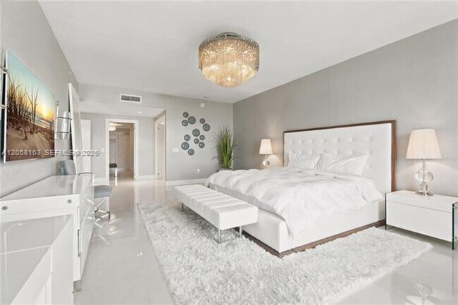 Building Photo - 17301 Biscayne Blvd