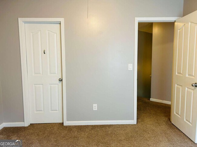 Building Photo - 5 Stony Oak Dr