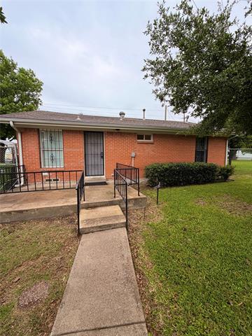 Building Photo - 2615 Balch Springs Rd
