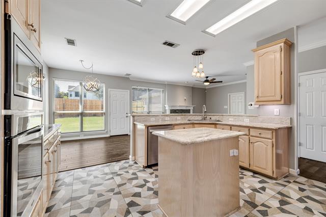 Building Photo - 1109 San Saba Dr