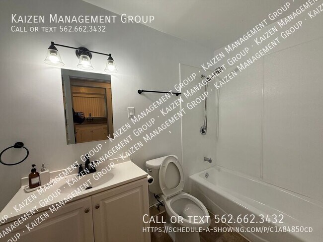 Building Photo - 534 W 14th St