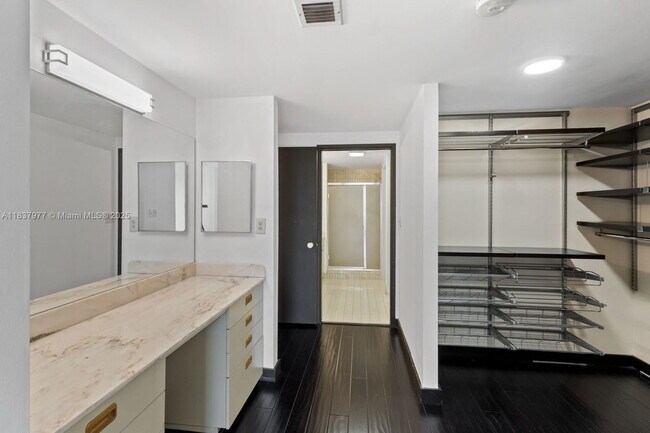 Building Photo - 161 Crandon Blvd
