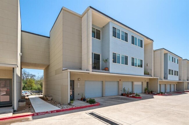 Building Photo - 604 N Bluff Dr