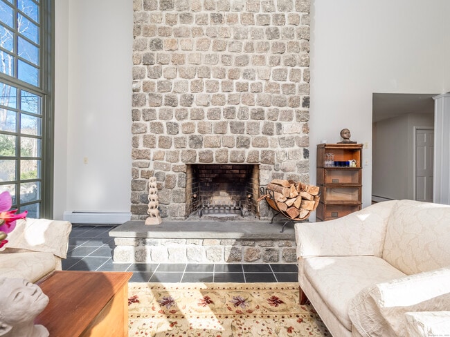 Building Photo - 21 Pent Rd