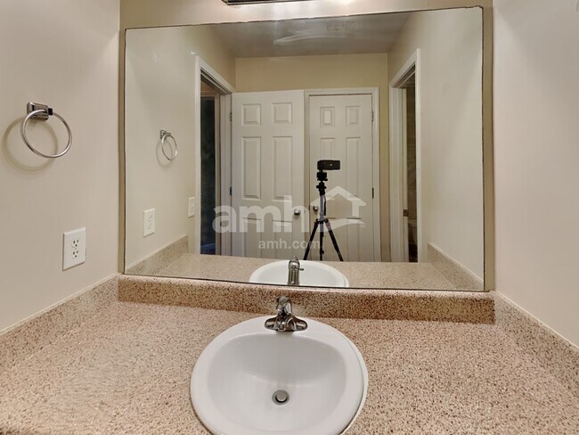 Building Photo - 521 San Dra Way