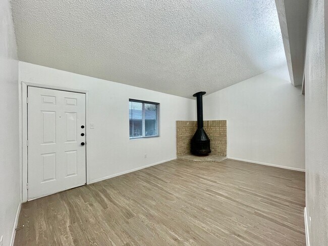 Building Photo - 1114/1116 Hazelton