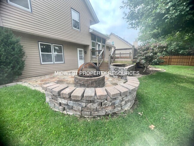 Building Photo - Stunning 3-Bedroom Home with Backyard Oasis!