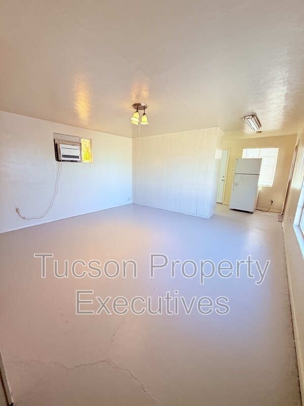 Building Photo - 3274 E Benson Hwy