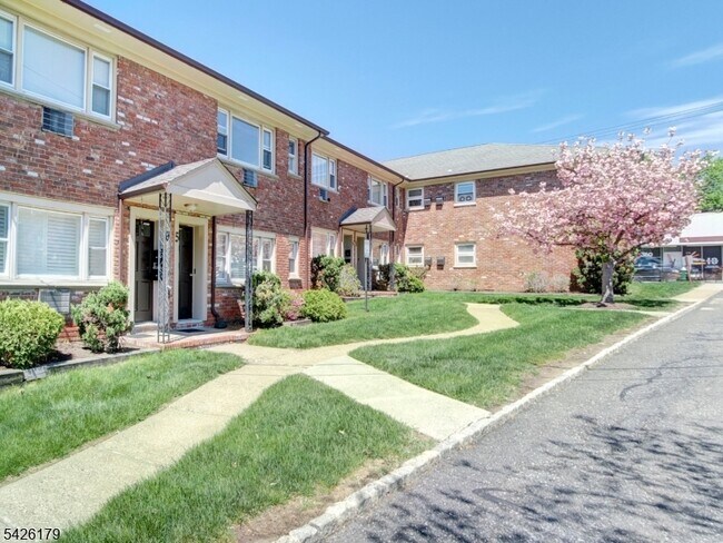 Building Photo - 365 Bloomfield Ave