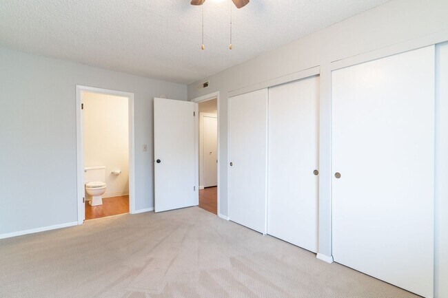 Building Photo - SPACIOUS 3 BEDROOM CONDO! CONVENIENT LOCATION!