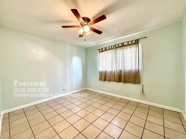 Building Photo - Charming 3-Bedroom Home with Fenced Yard a...