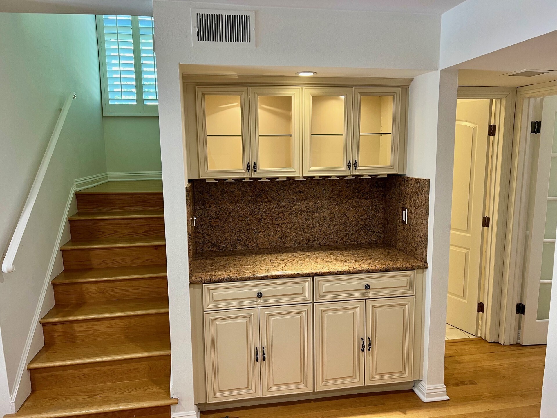 Building Photo - 1586 Palisades Dr