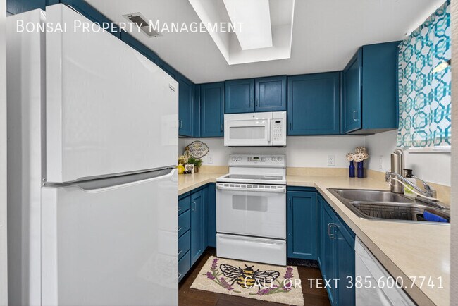 Building Photo - 894 N 160 W