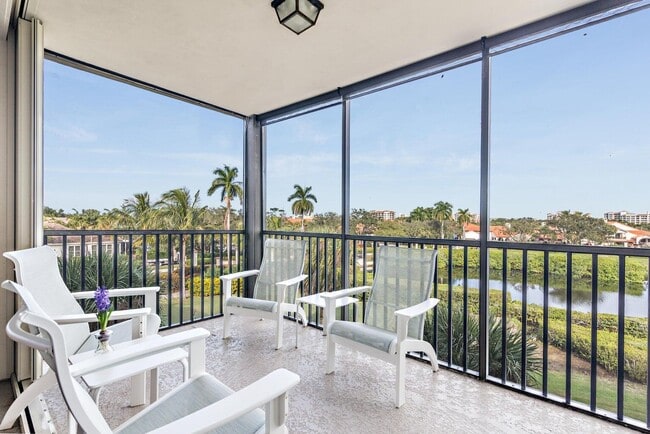 Building Photo - 16940 W Bay Dr