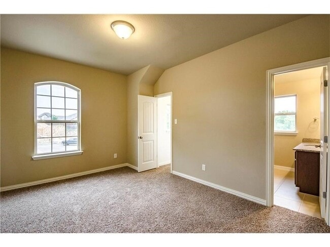 Building Photo - 10671 Villanova Dr