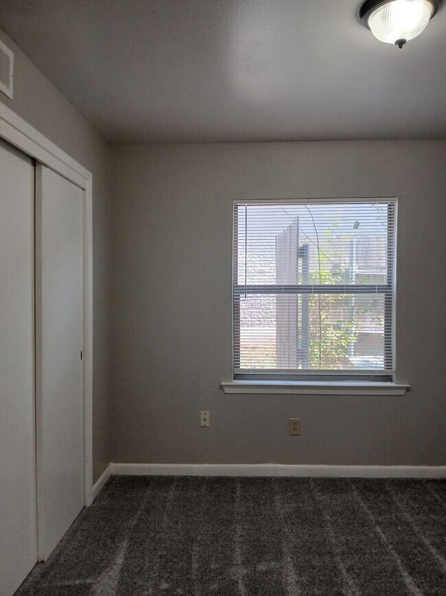 Building Photo - REMODELED 3 Bedrooms, 2 Full Bathrooms, 1 ...