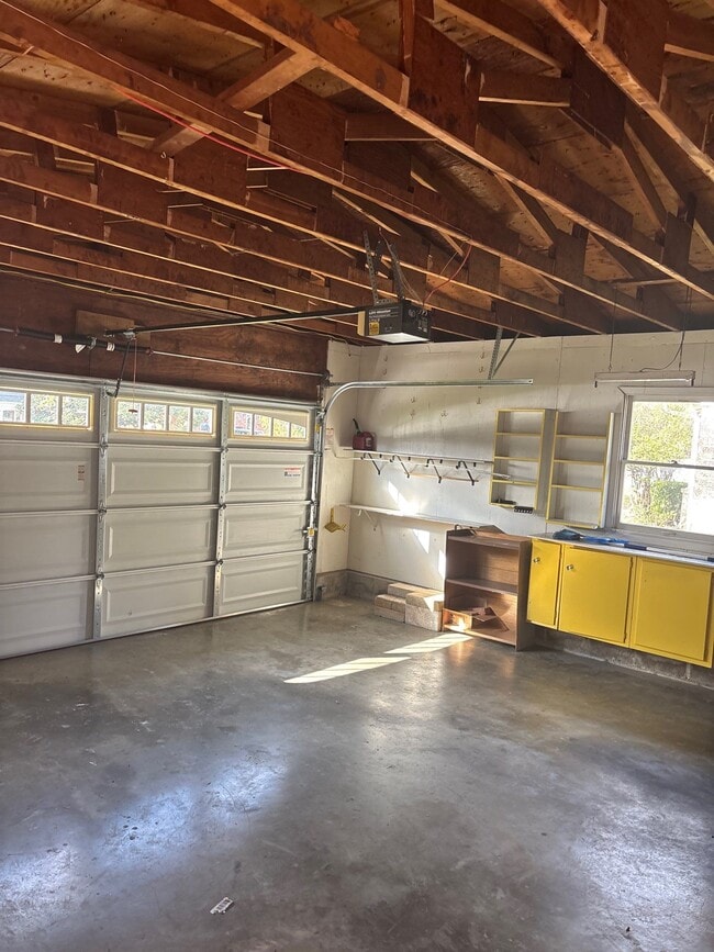 Building Photo - 1305 Abbeywood Rd