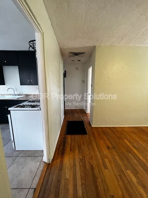 Building Photo - 3531 Ross Ave SE