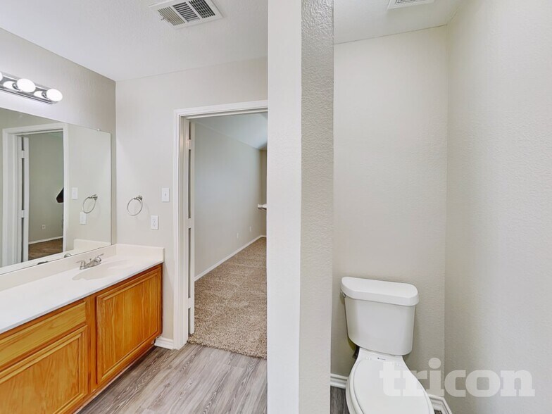Building Photo - 304 Wooded Way