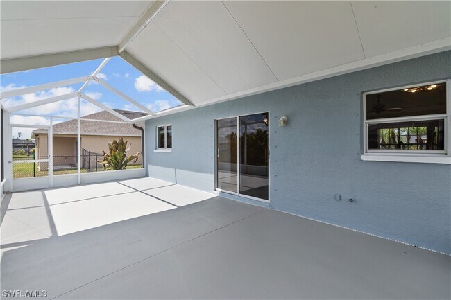 Building Photo - 2721 SW 12th Ave