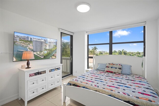 Building Photo - 1000 W Island Blvd