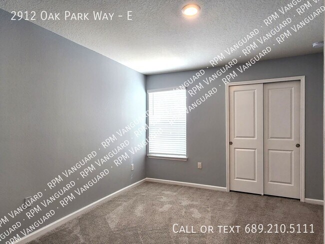 Building Photo - 2912 Oak Park Way
