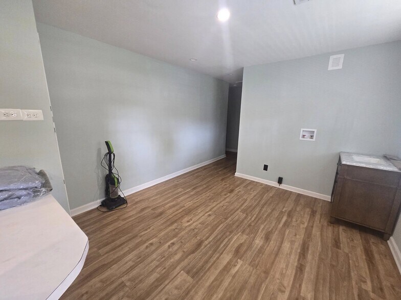 Building Photo - 7339 Green Acres Dr
