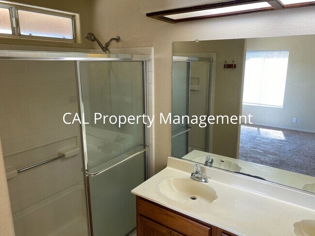 Building Photo - 3 Bed/ 2 Bath home in Soledad, CA