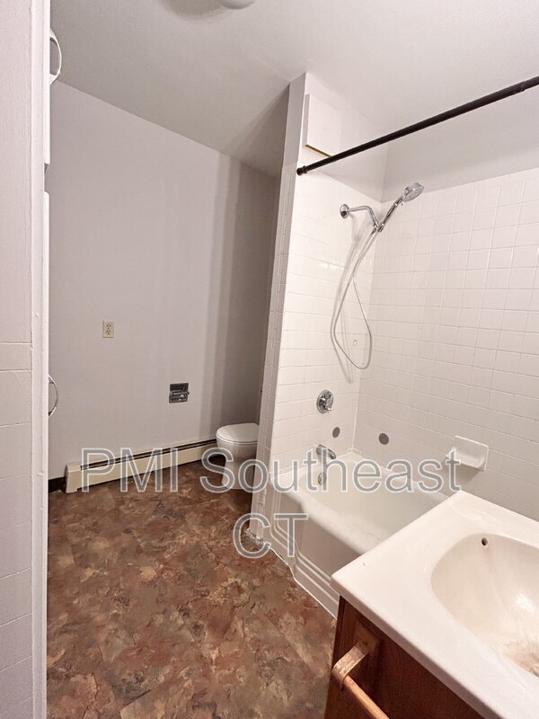 Building Photo - 91 Willowbrook St