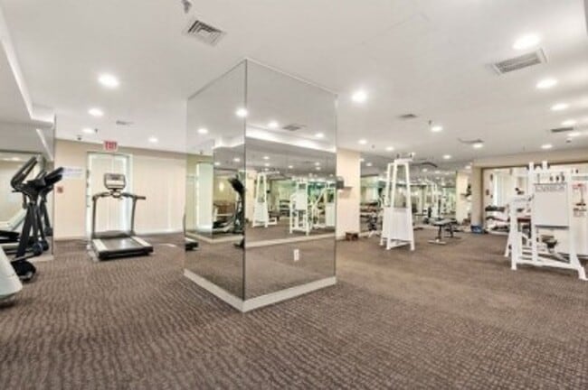 Building Photo - NEWTON 2 bed 2 bath - 9/1