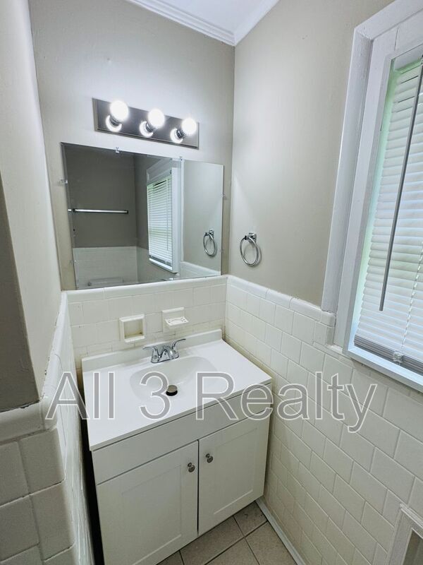 Building Photo - 957 Parkwood Ct
