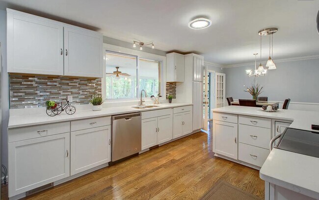 Building Photo - 403 Fairington Dr
