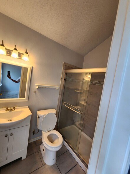 Master Bath - 2150 Redwing Way