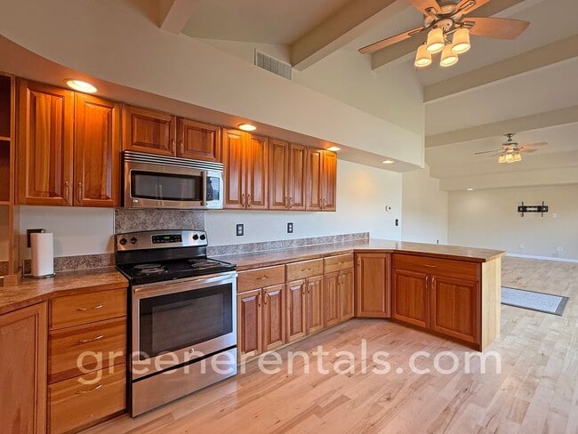 Building Photo - Waterfront Rambler on Summit Lake