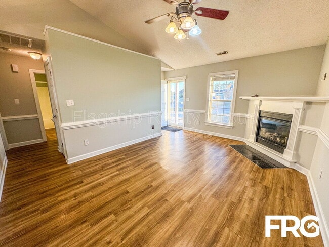 Building Photo - 1145 Nicklaus Dr