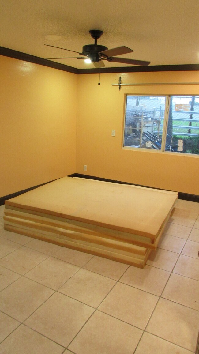 Building Photo - 1216 SW 75th Ave