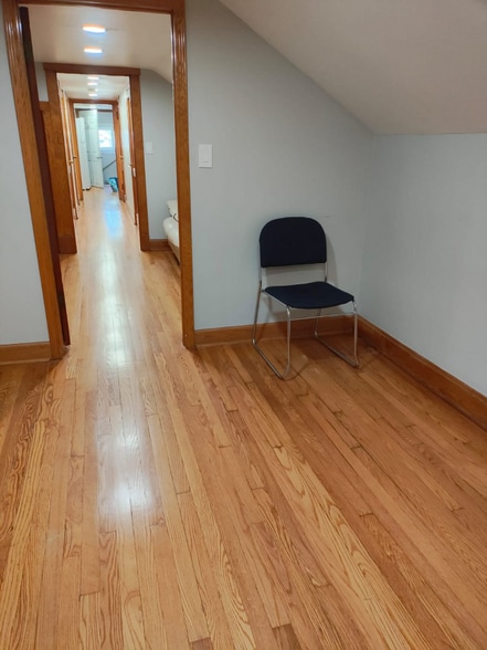 Building Photo - 5925 S Richmond St