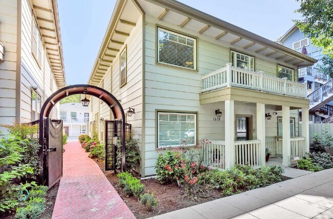 Primary Photo - 1325-1331 G St