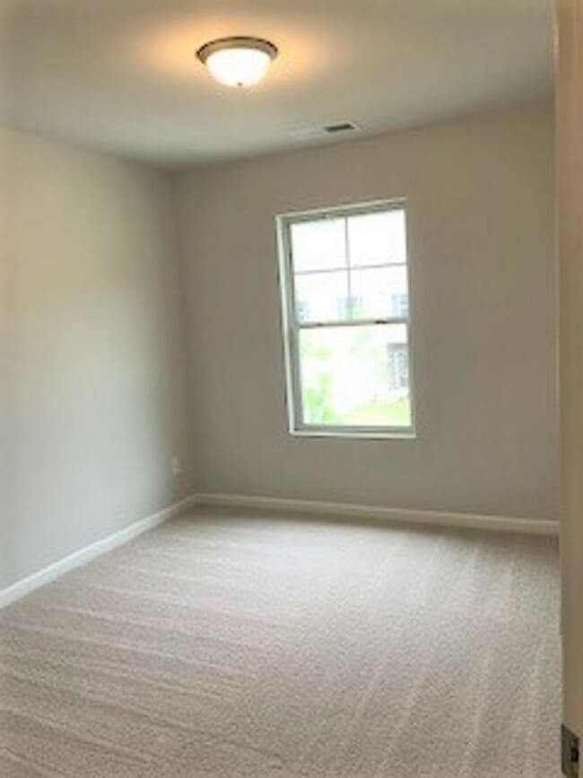 Building Photo - 3 Bedroom Townhome in Jonesboro!