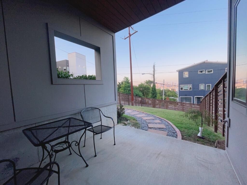 Building Photo - 418 33rd Ave N
