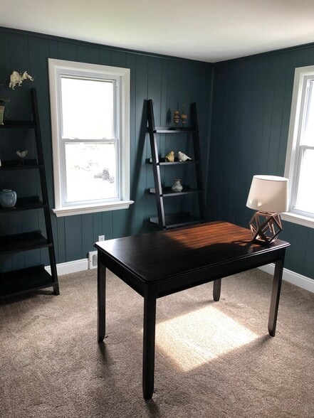 Building Photo - 1561 W 40th St