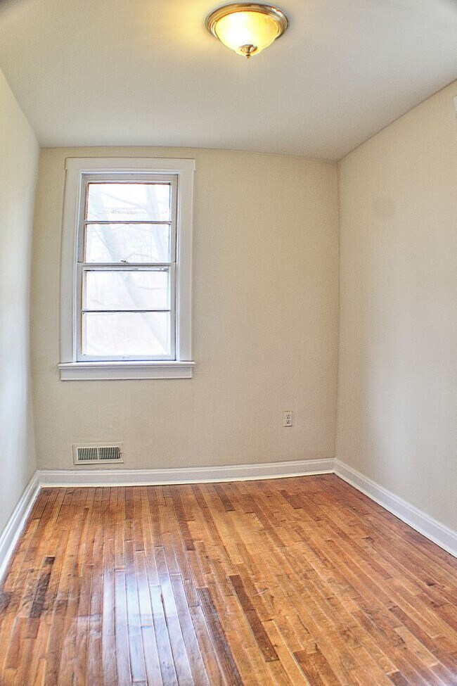 Building Photo - 43 Beckers Grove