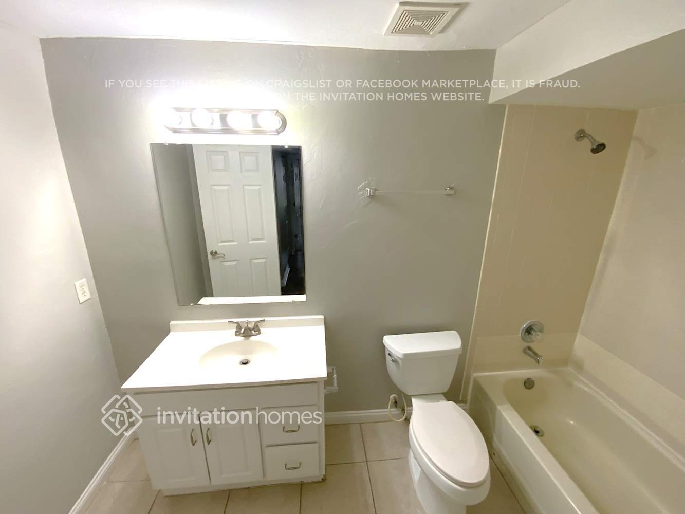 Building Photo - 4859 Wallingford Pl E