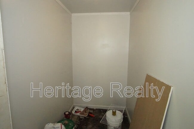 Building Photo - 2050 Countryhill Ln