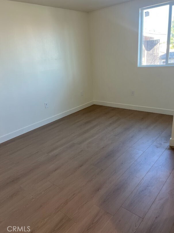 Building Photo - 411 E 99th St