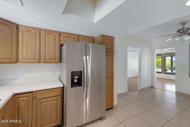 Building Photo - 335 E Solana Dr